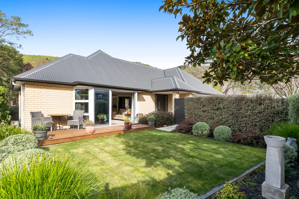 Photos of 13 Alderson Avenue