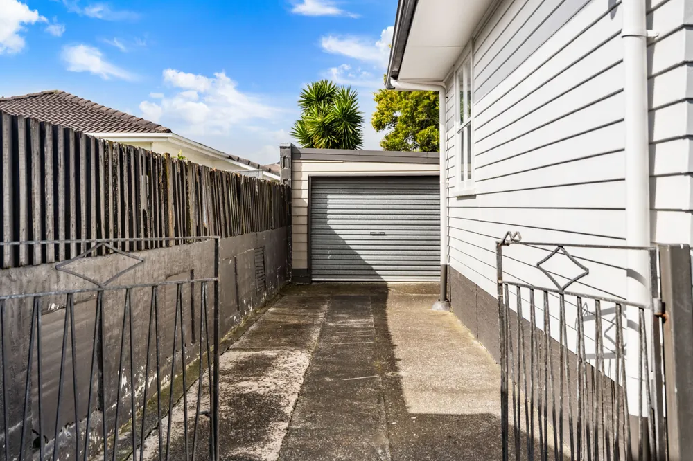 Photos of 4 Lyndon Place