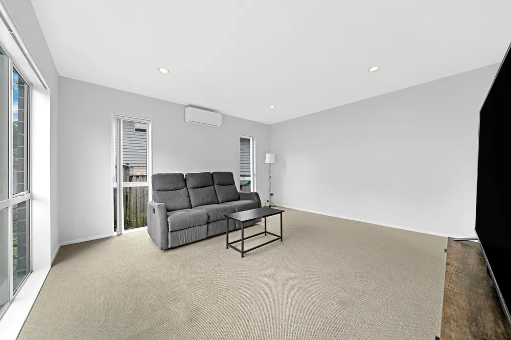 Photos of 16 Lucca Crescent