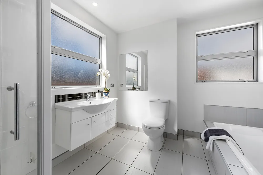 Photos of 128a Holly Road