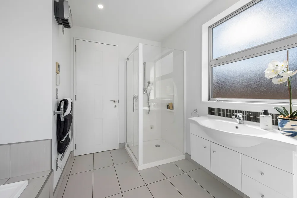 Photos of 128a Holly Road