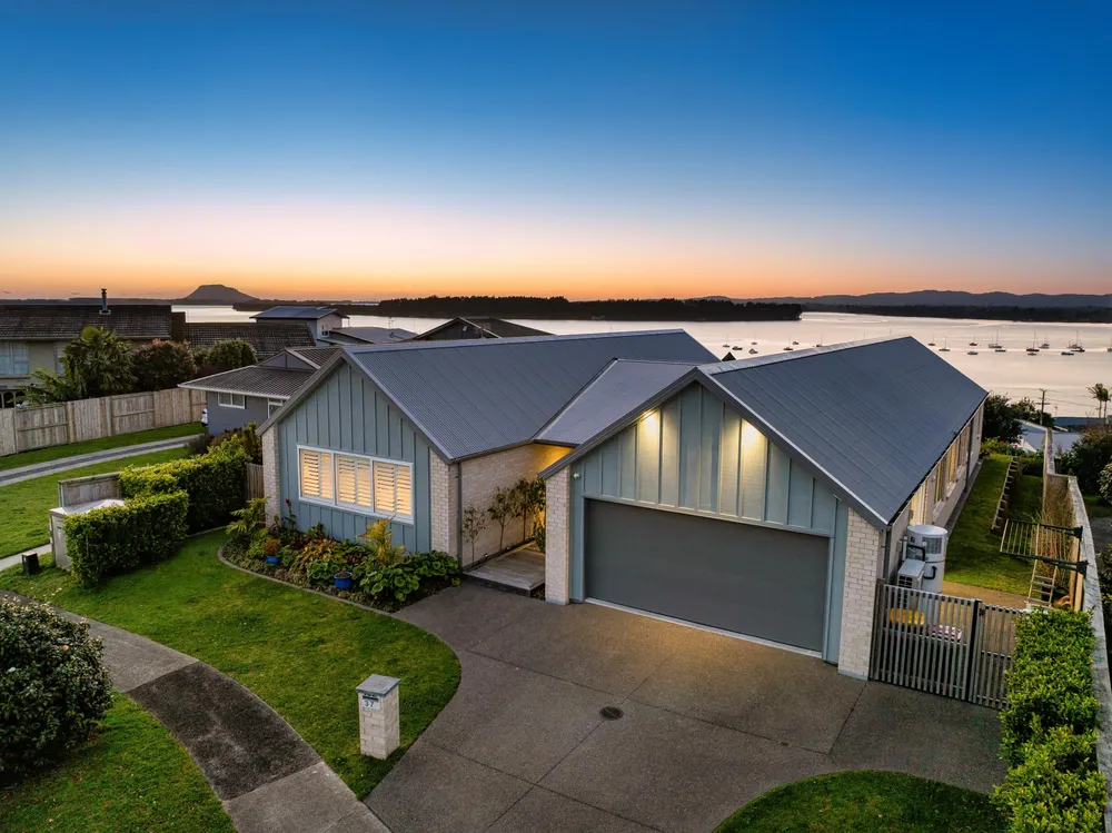 Photos of 37 Coppelia Avenue
