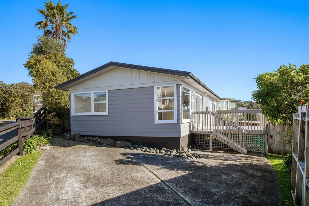Photos of 18a Rishworth Avenue