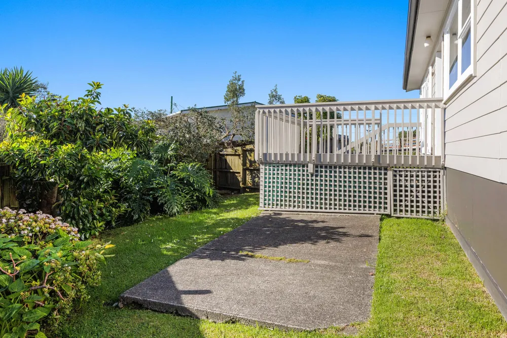 Photos of 18a Rishworth Avenue