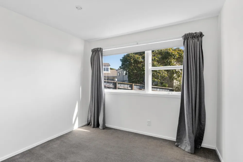 Photos of 18a Rishworth Avenue