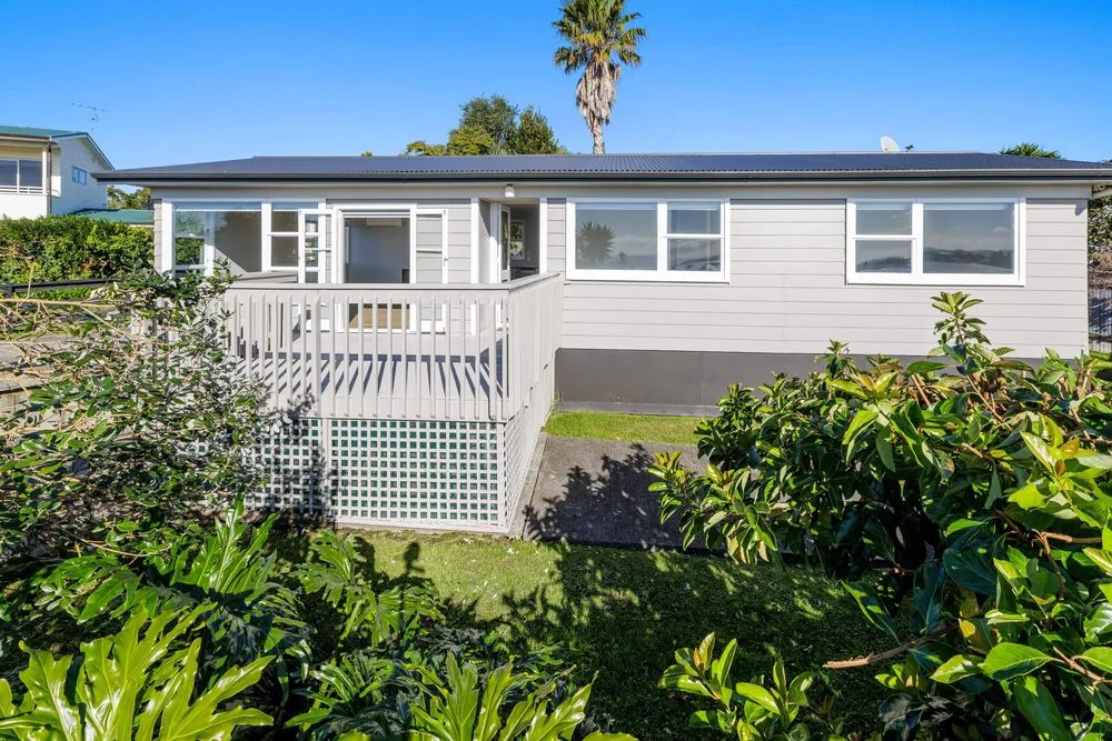 Photos of 18a Rishworth Avenue