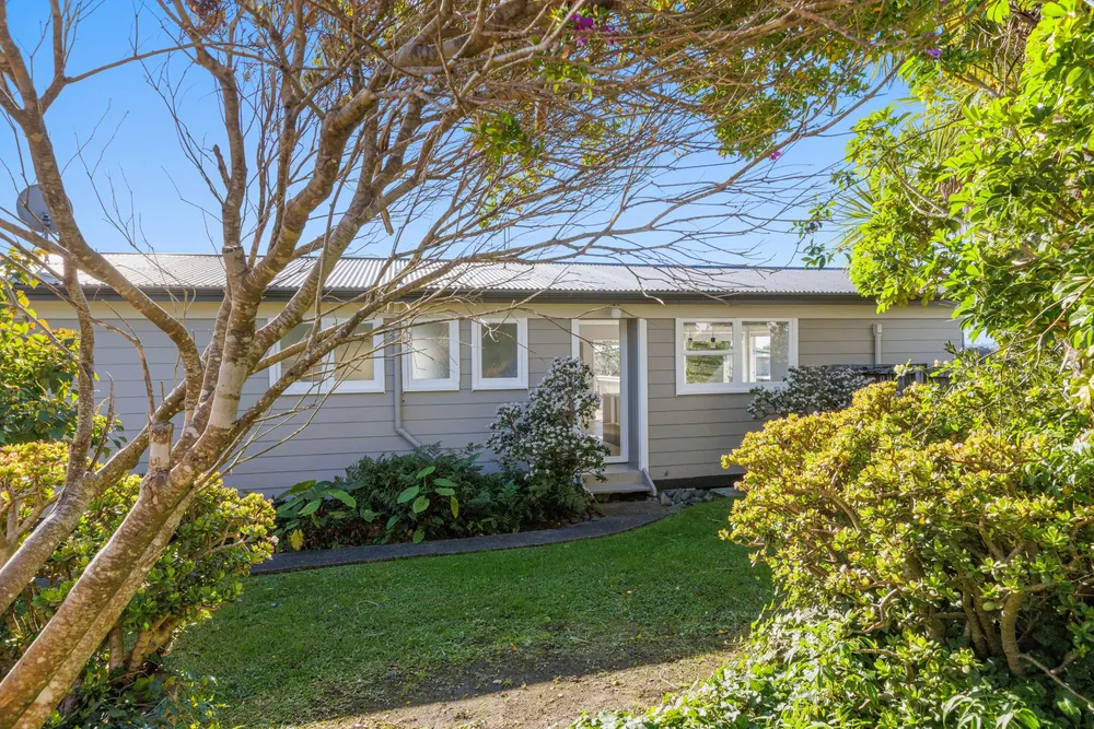 Photos of 18a Rishworth Avenue