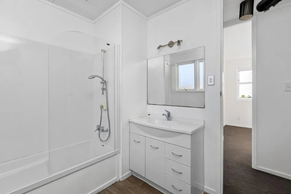 Photos of 18a Rishworth Avenue