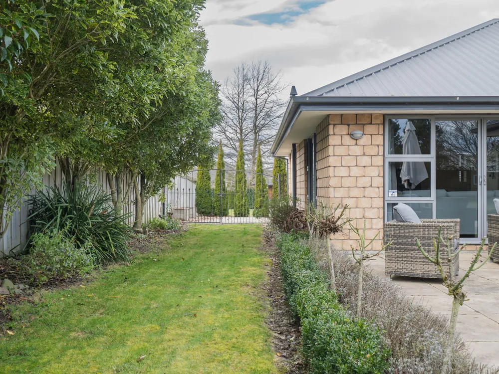 Photos of 62 Rotherham Drive
