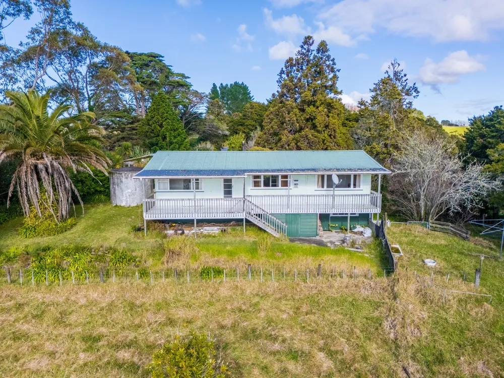 Photos of 488 Maungakaramea Road