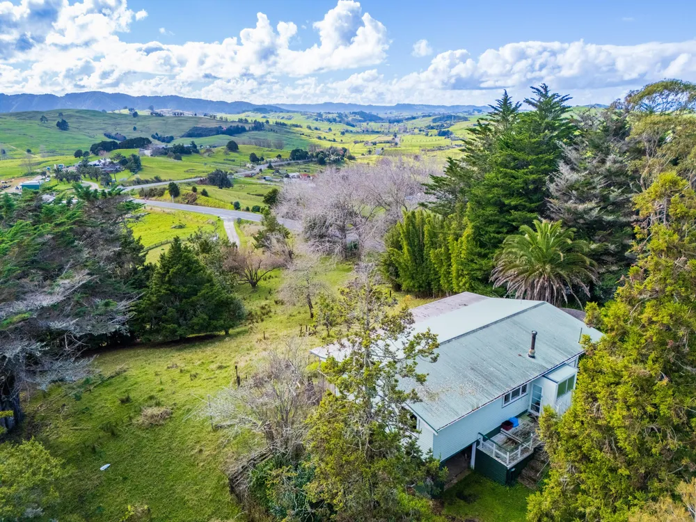 Photos of 488 Maungakaramea Road