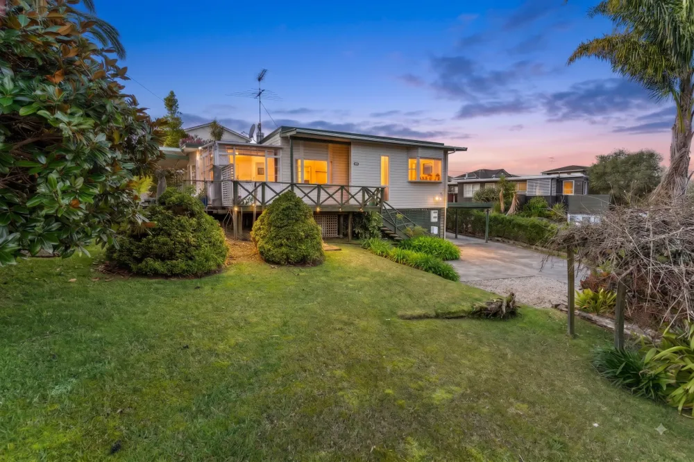 Photos of 469 Beach Road