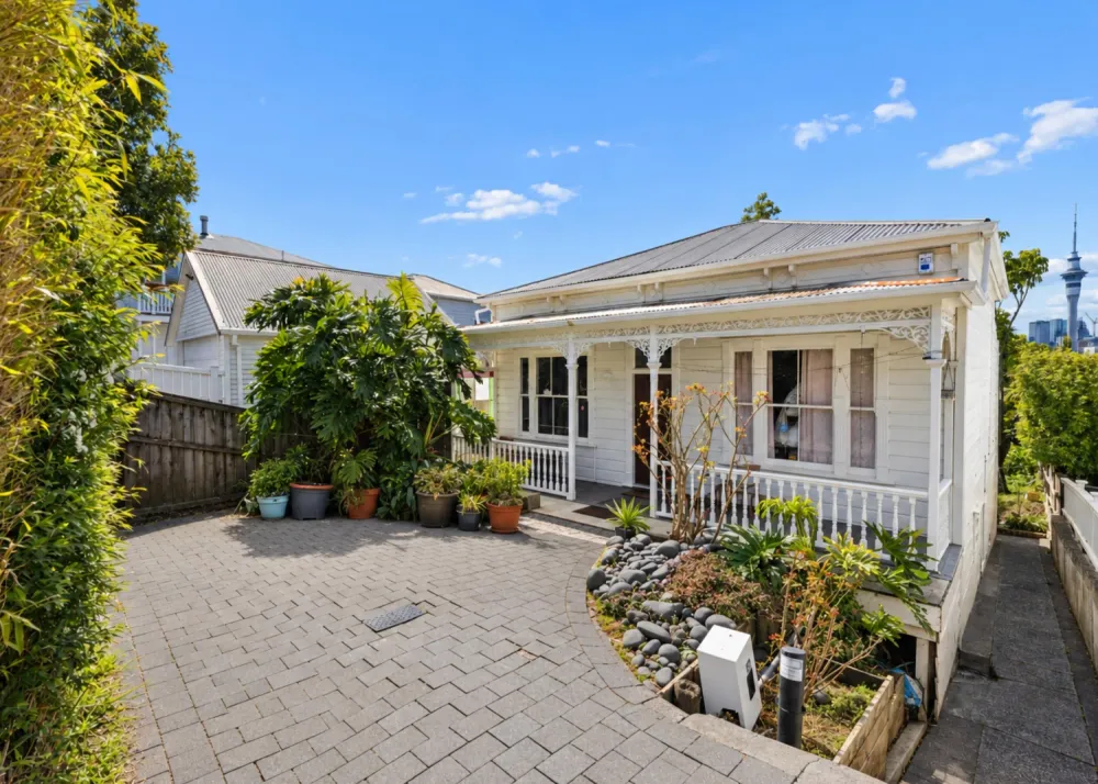 Photos of 2 Winn Road