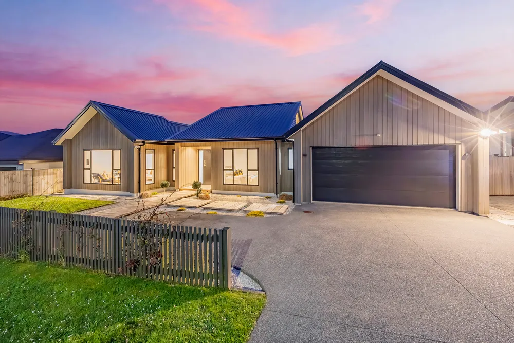 Photos of 130 Wainui Road
