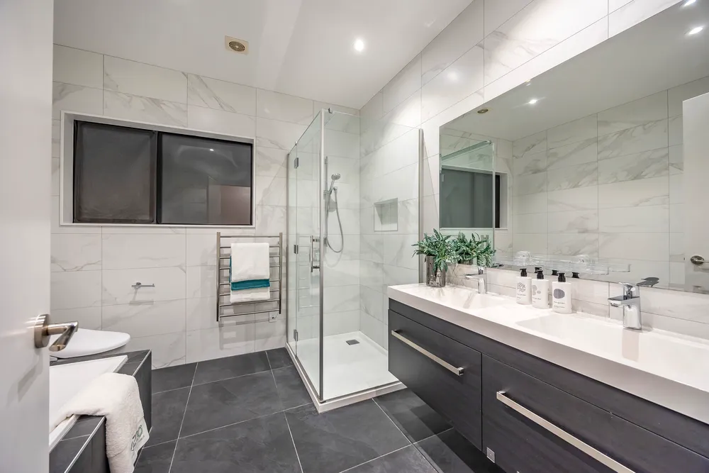 Photos of 130 Wainui Road