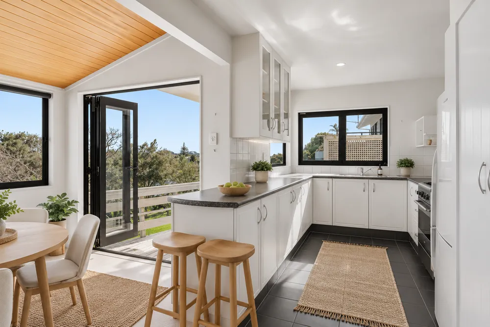 Photos of 15 Huia Street