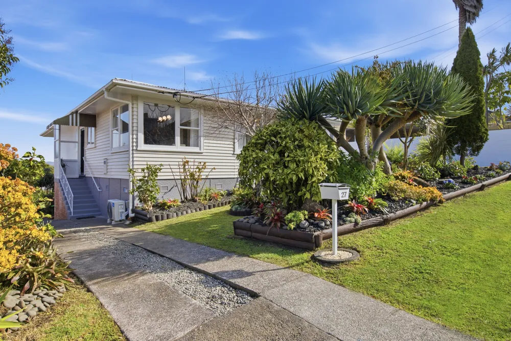 Photos of 27 Hillview Avenue
