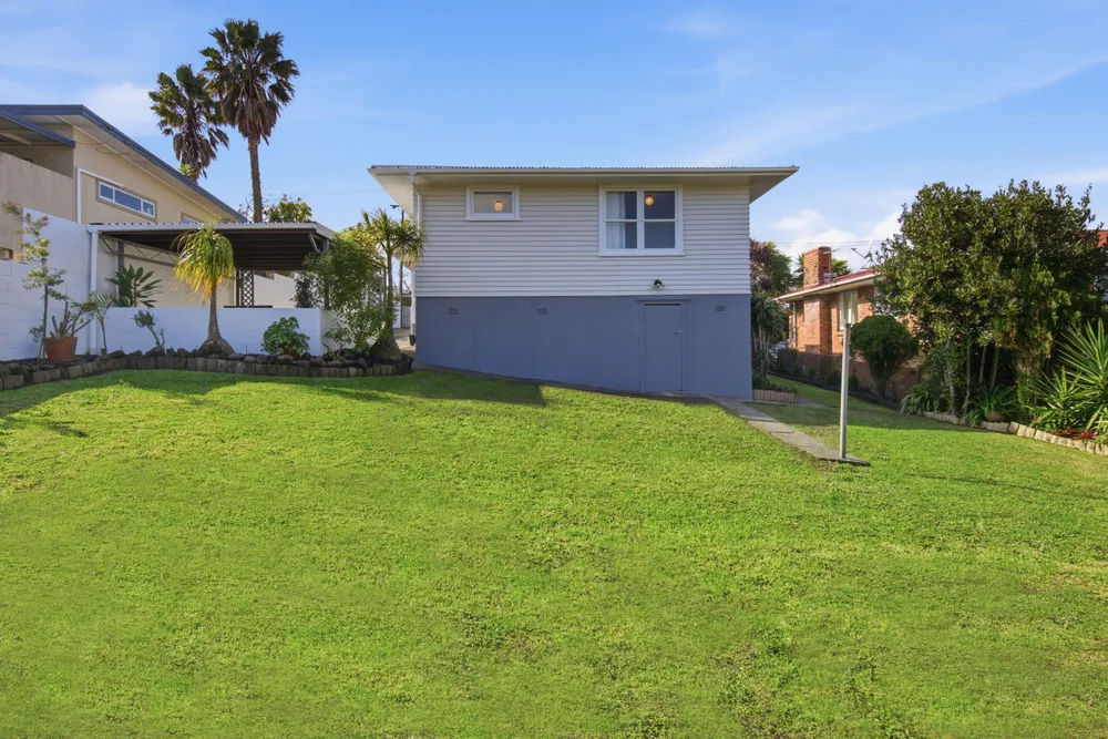 Photos of 27 Hillview Avenue