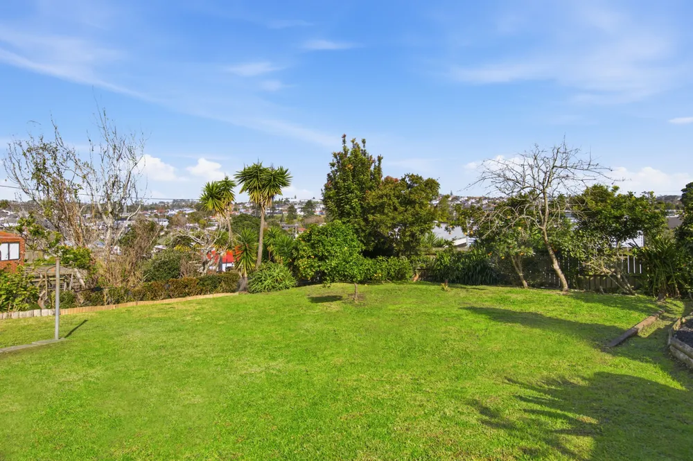 Photos of 27 Hillview Avenue