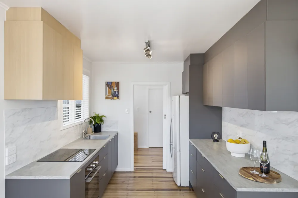 Photos of 27 Hillview Avenue