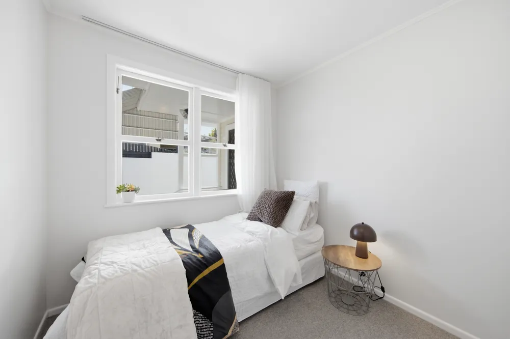 Photos of 27 Hillview Avenue