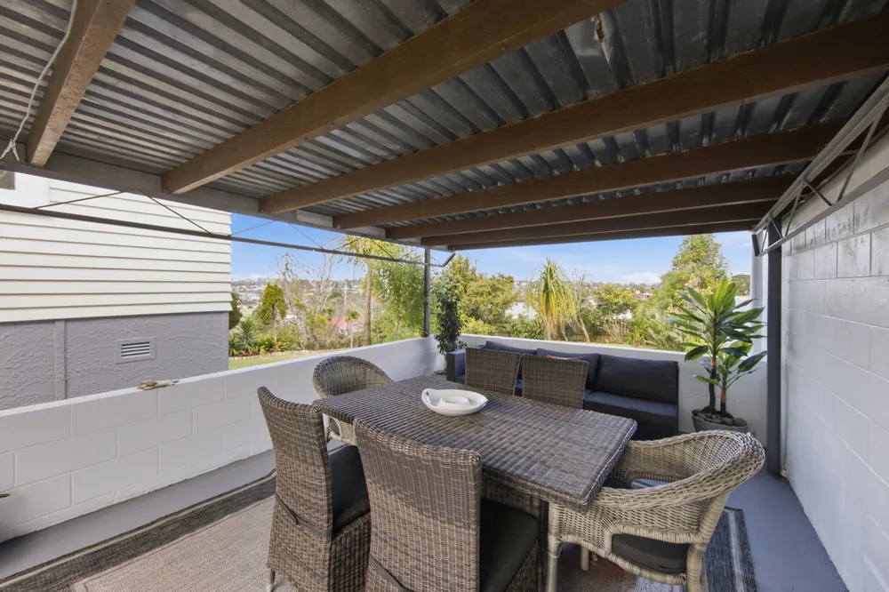 Photos of 27 Hillview Avenue