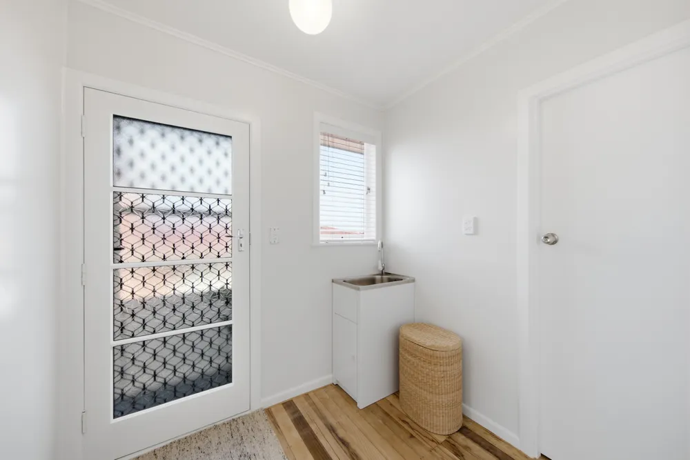 Photos of 27 Hillview Avenue