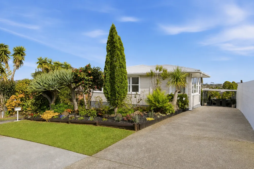 Photos of 27 Hillview Avenue