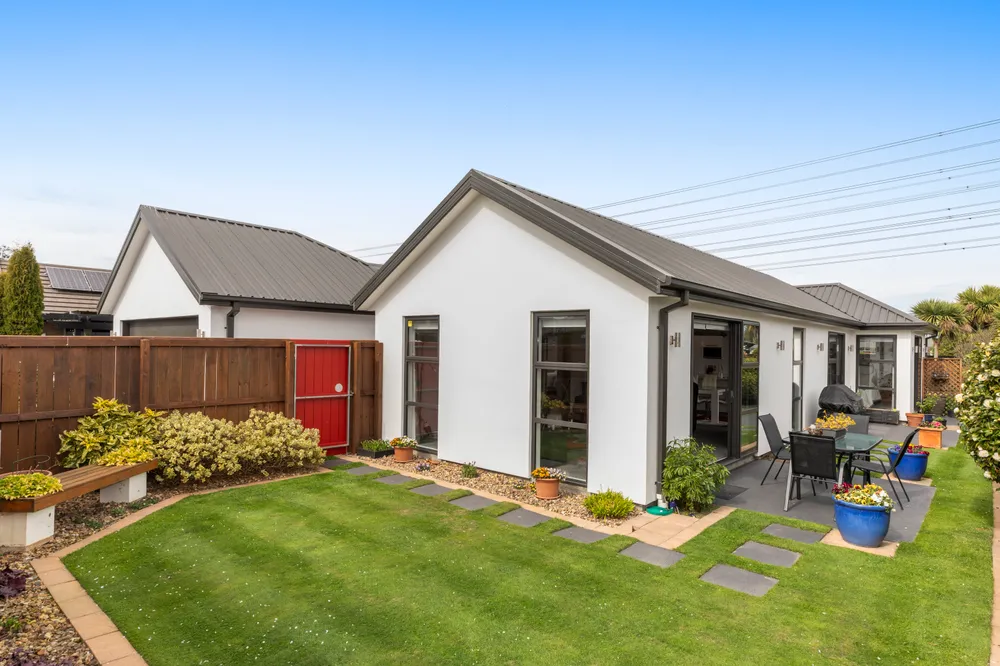 Photos of 37 Little Oaks Drive