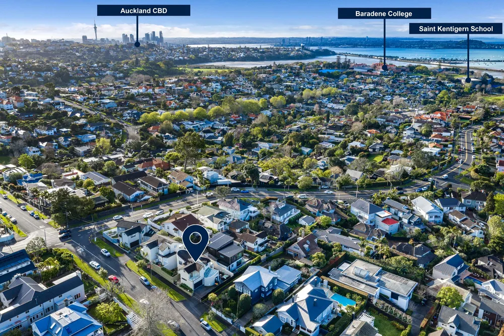 Photos of 3/71 Orakei Road