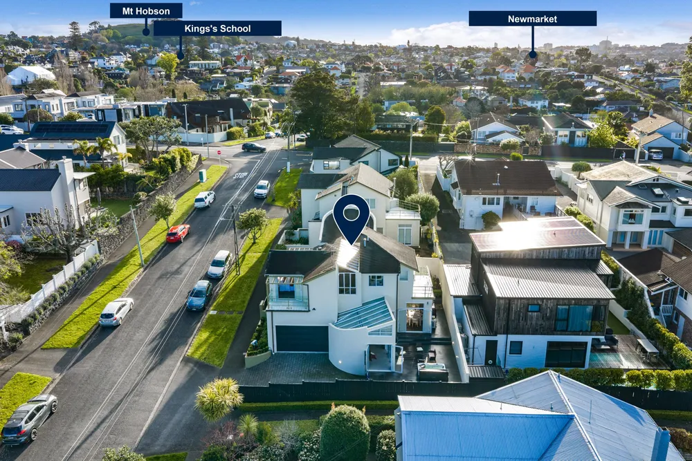 Photos of 3/71 Orakei Road