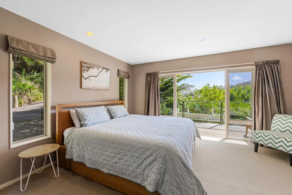 Photos of 1703 Kenepuru Road