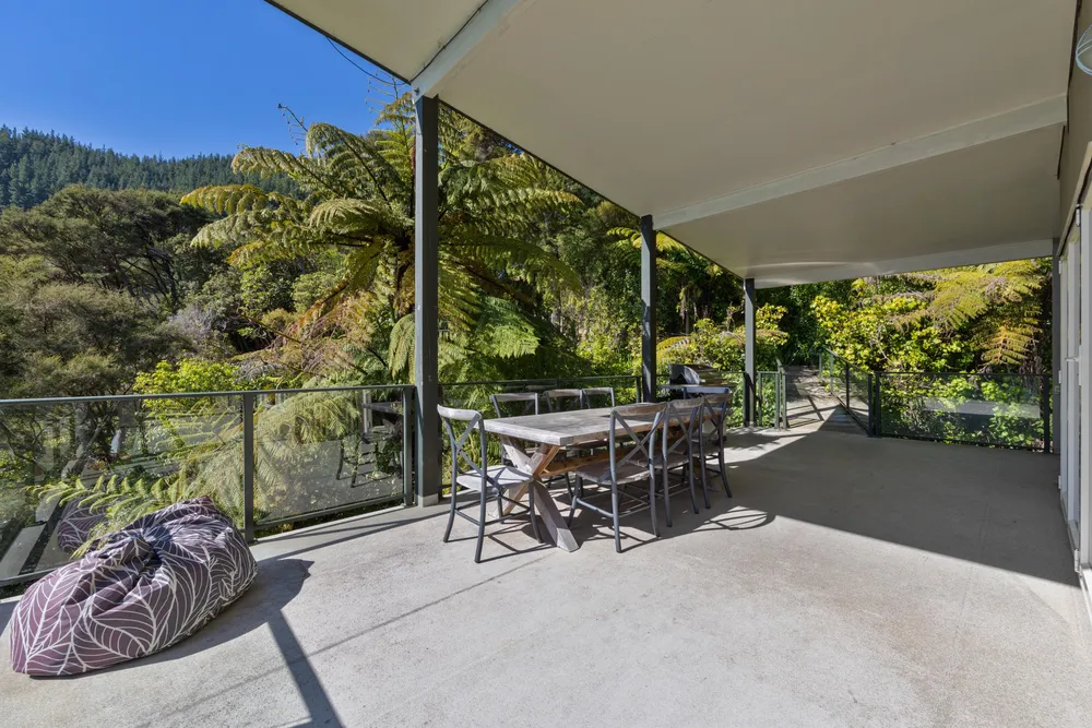 Photos of 1703 Kenepuru Road