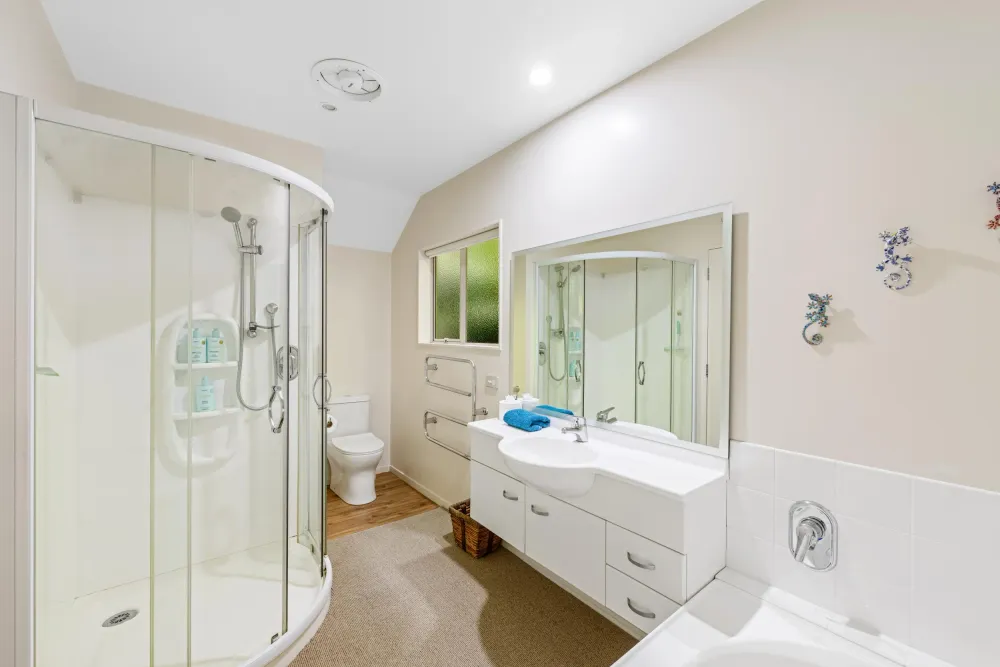 Photos of 1703 Kenepuru Road