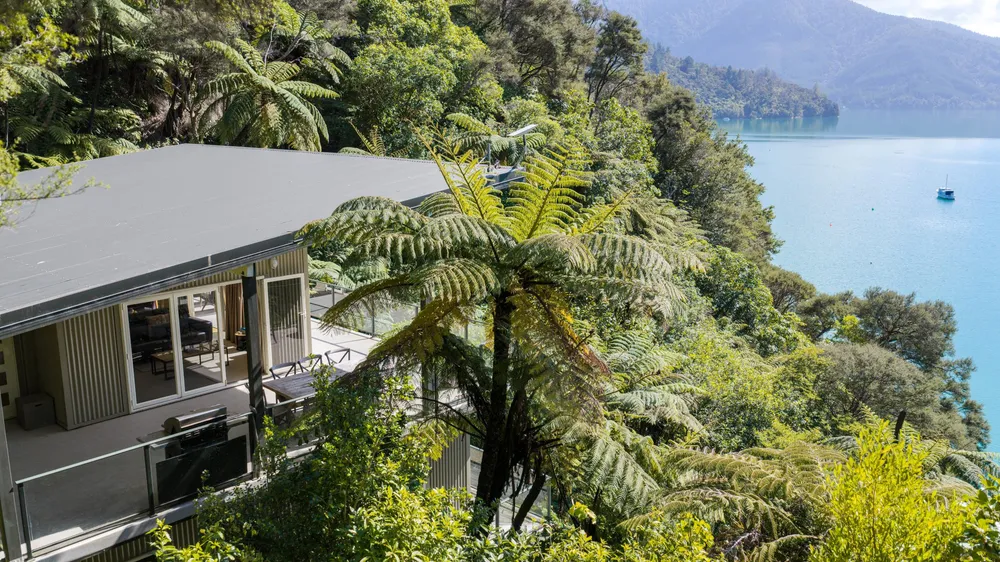 Photos of 1703 Kenepuru Road