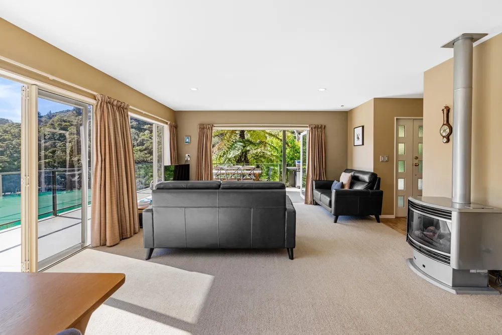 Photos of 1703 Kenepuru Road