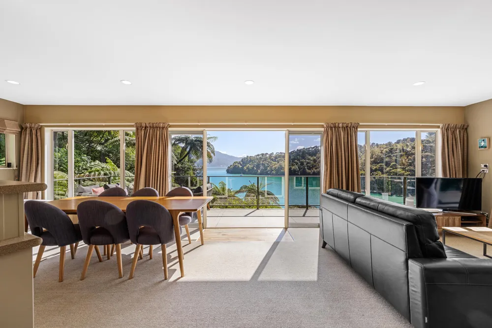 Photos of 1703 Kenepuru Road