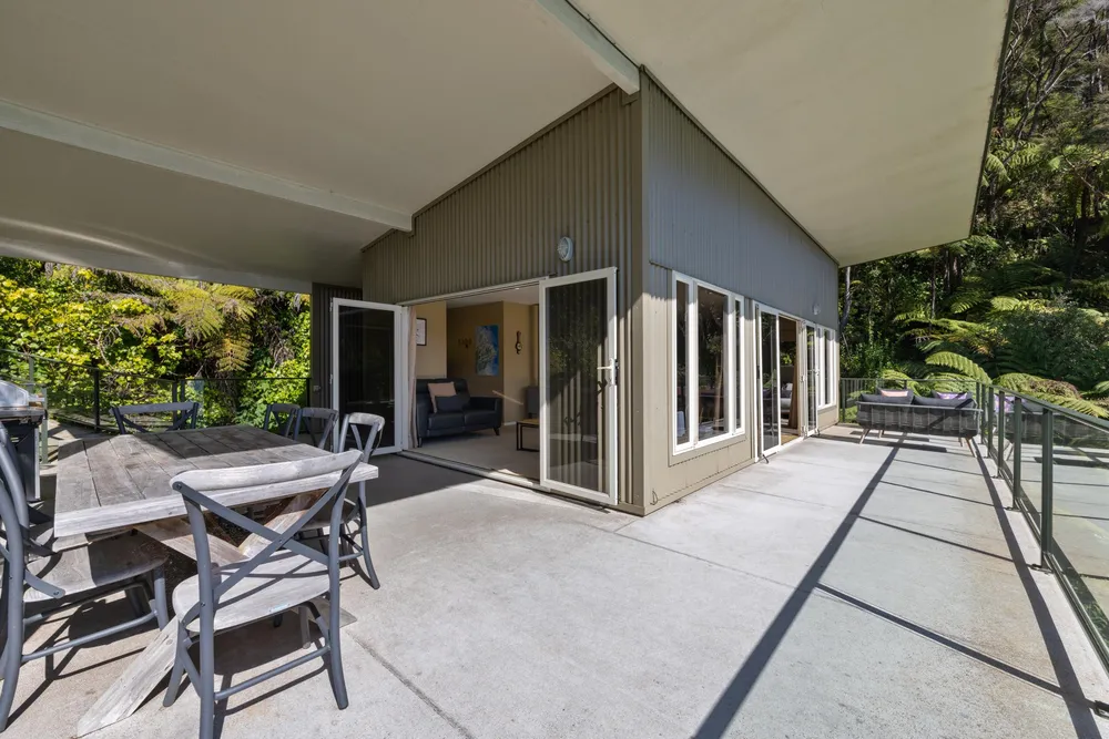 Photos of 1703 Kenepuru Road
