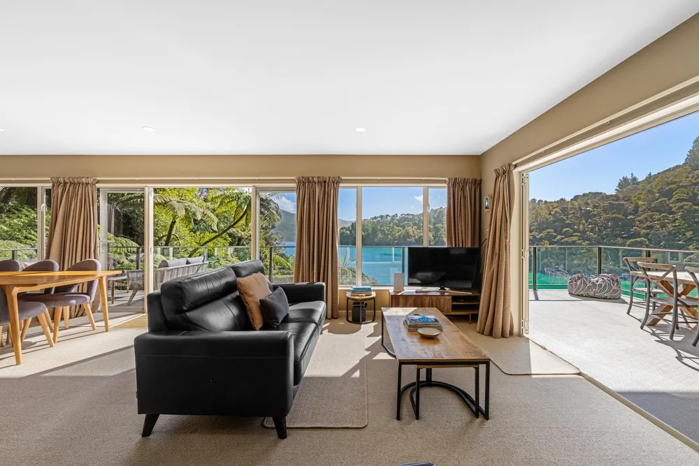 Photos of 1703 Kenepuru Road