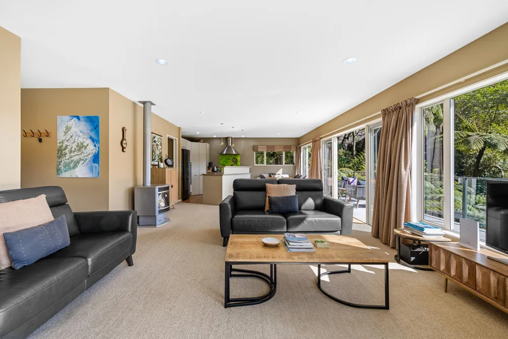 Photos of 1703 Kenepuru Road