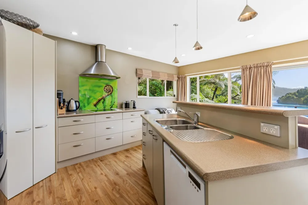 Photos of 1703 Kenepuru Road