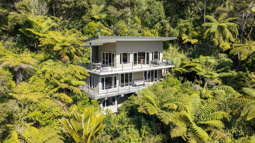 Photos of 1703 Kenepuru Road