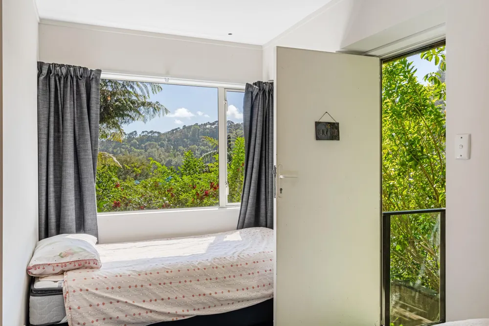 Photos of 1703 Kenepuru Road