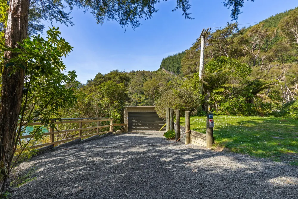 Photos of 1703 Kenepuru Road
