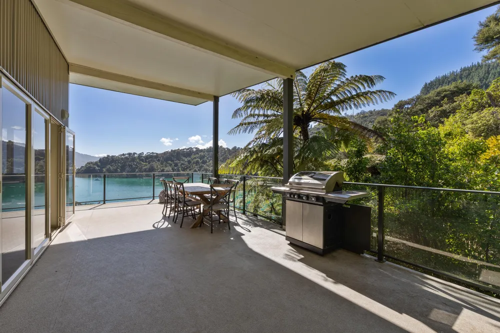 Photos of 1703 Kenepuru Road