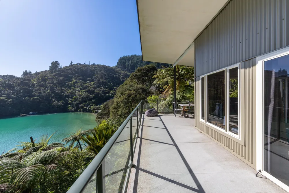 Photos of 1703 Kenepuru Road