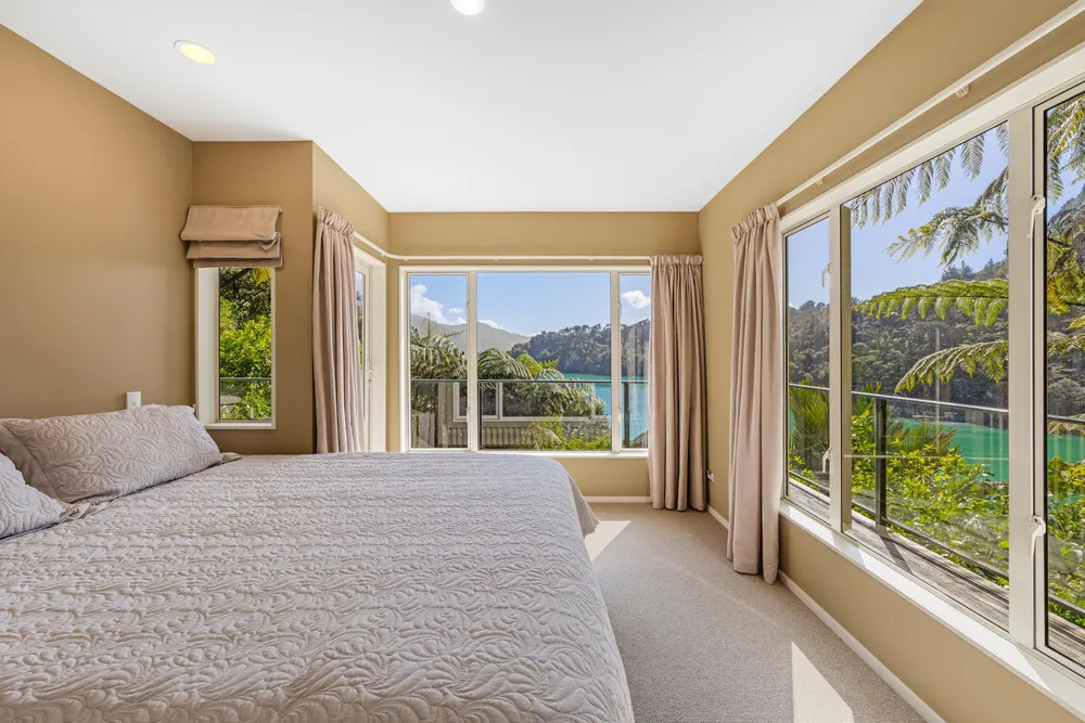 Photos of 1703 Kenepuru Road