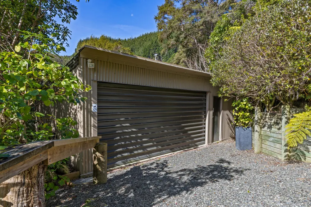 Photos of 1703 Kenepuru Road
