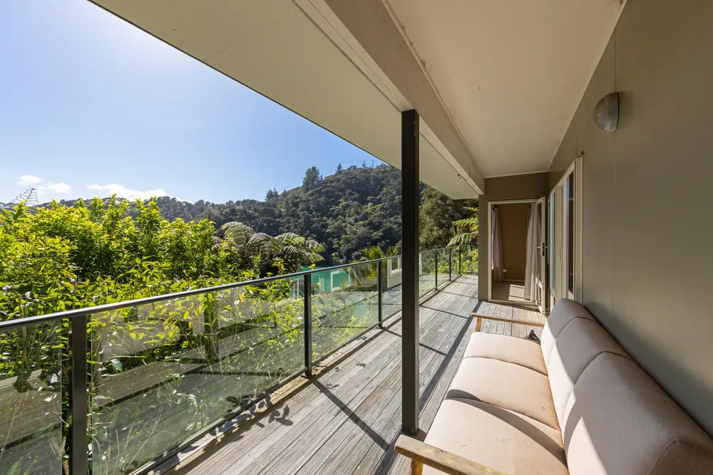 Photos of 1703 Kenepuru Road