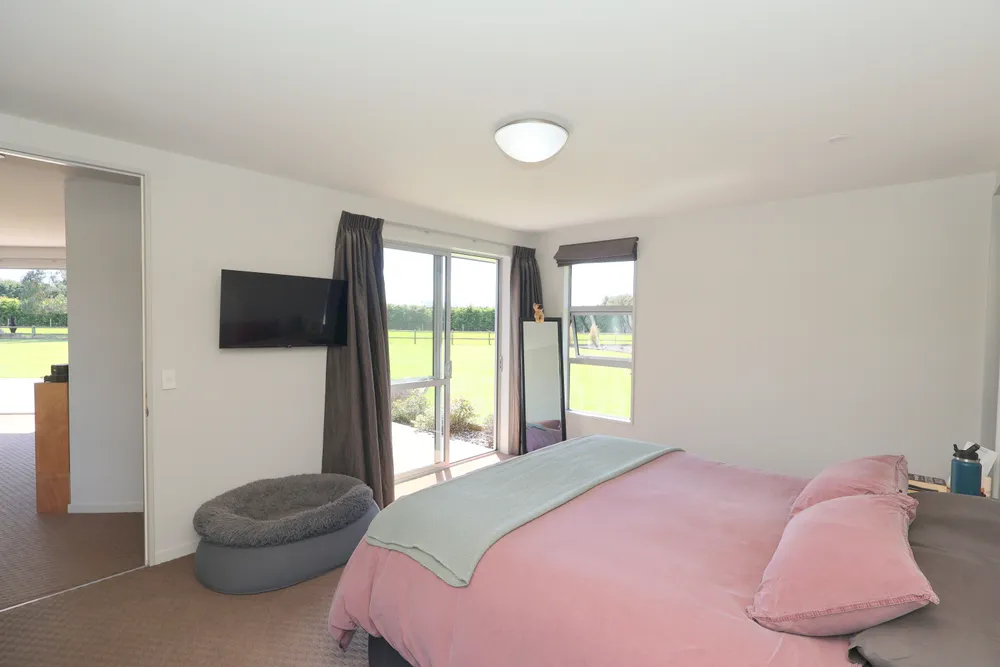 Photos of 225A Pomona Road East